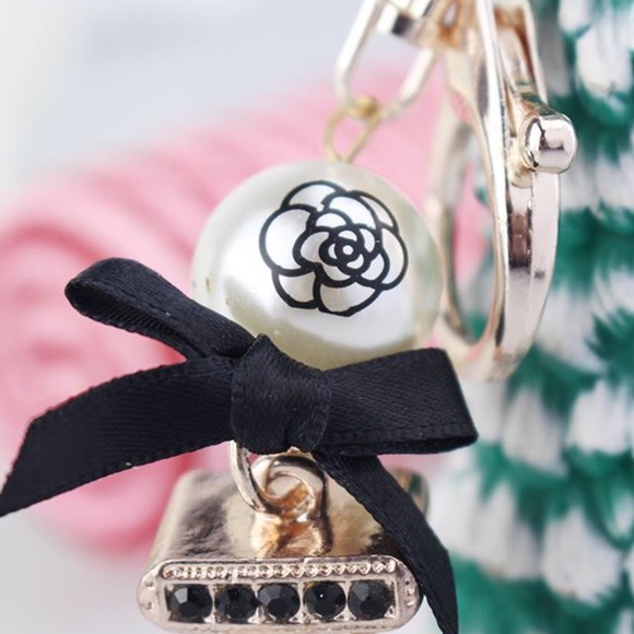 Chic Crystal Perfume Bottle Keychain Charm - Picture 6 of 16